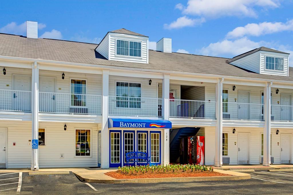 Baymont By Wyndham Smithfield Hotel Exterior photo